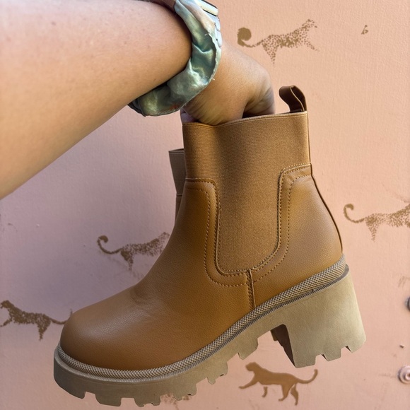 Qupid Camel Ankle Boots with Chunky Heel - Picture 3 of 5